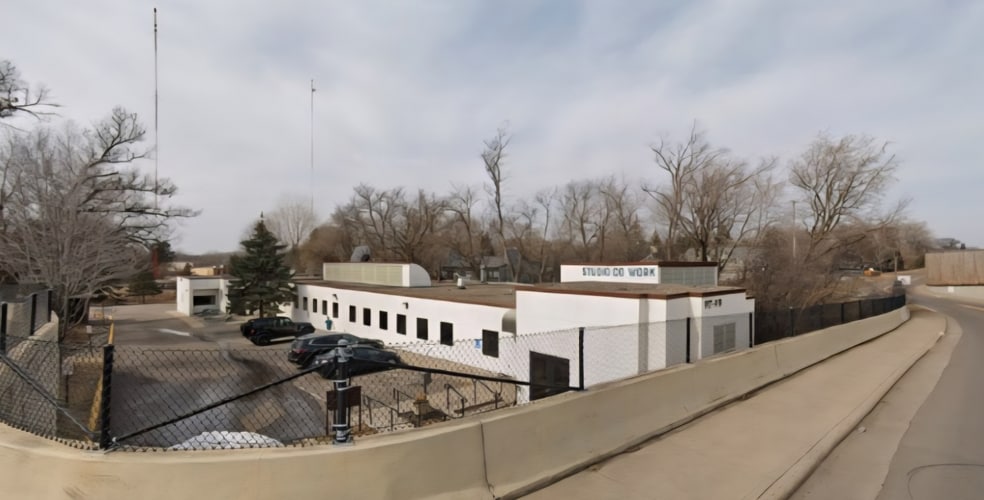 919 Lilac Dr N, Golden Valley, MN for lease - Building Photo - Image 2 of 6