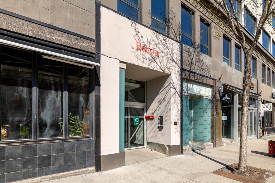 3575 Boul Saint-Laurent, Montréal, QC à louer - Photo du bâtiment - Image 3 de 8