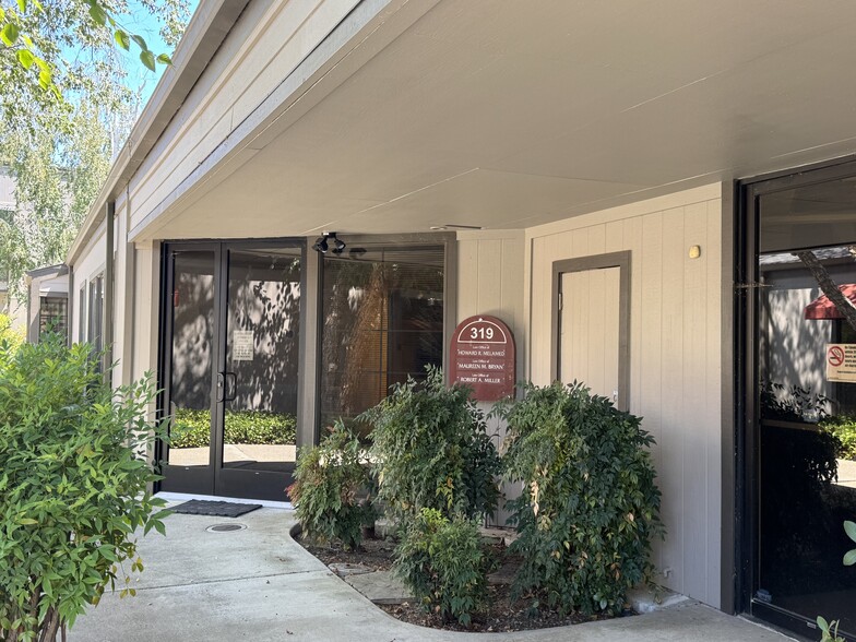 319 Lennon Ln, Walnut Creek, CA à vendre - Photo du bâtiment - Image 3 de 15