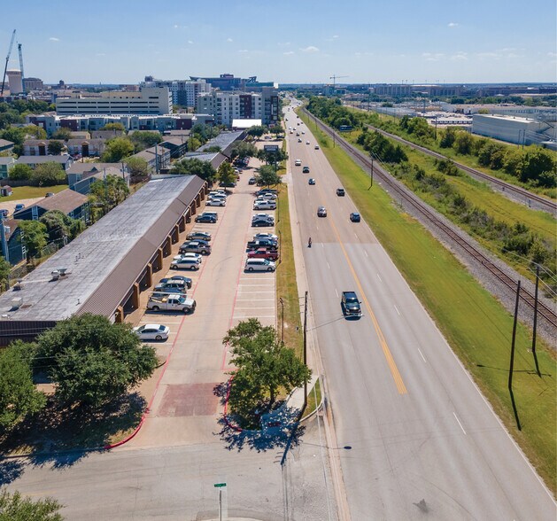 4245-4337 Welborn Rd, Bryan, TX à louer - Photo du bâtiment - Image 3 de 4