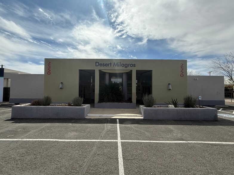 2550 E Fort Lowell Rd, Tucson, AZ for lease - Building Photo - Image 2 of 8