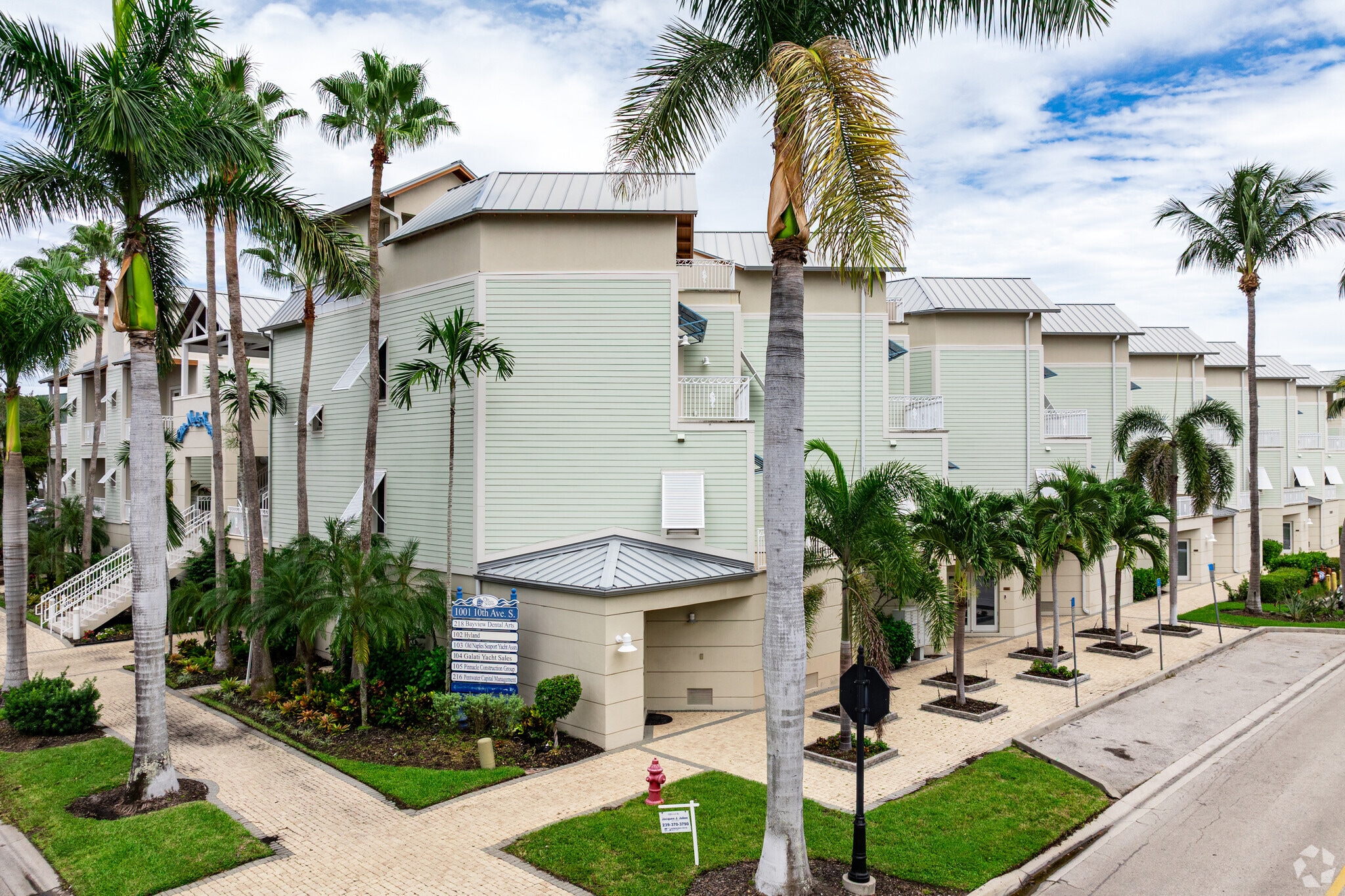 1001 10th Ave S, Naples, FL for sale Primary Photo- Image 1 of 37