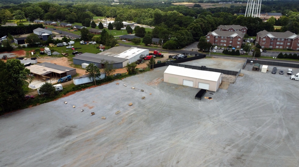 7915 Valley Falls Rd, Spartanburg, SC for lease - Building Photo - Image 1 of 5