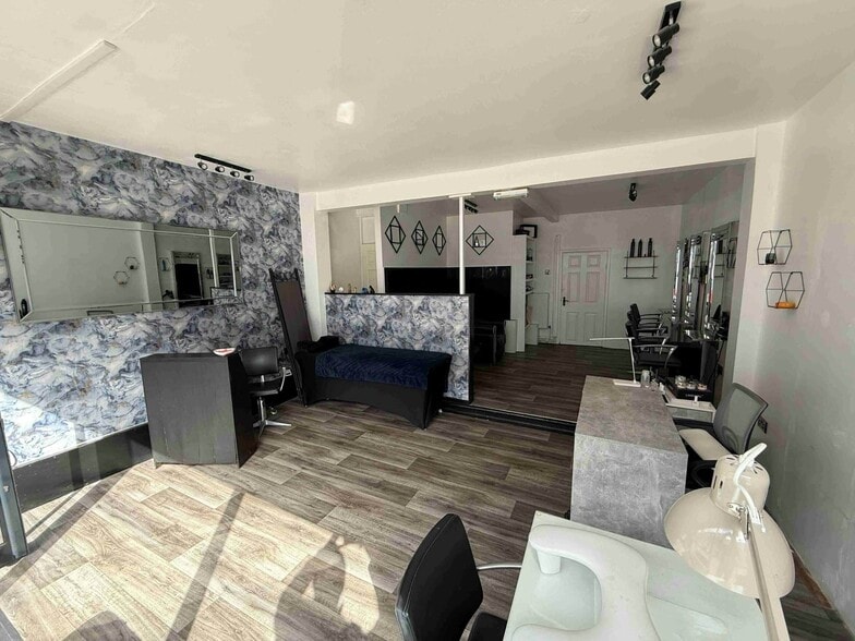156 Marston Rd, Stafford for lease - Interior Photo - Image 2 of 4