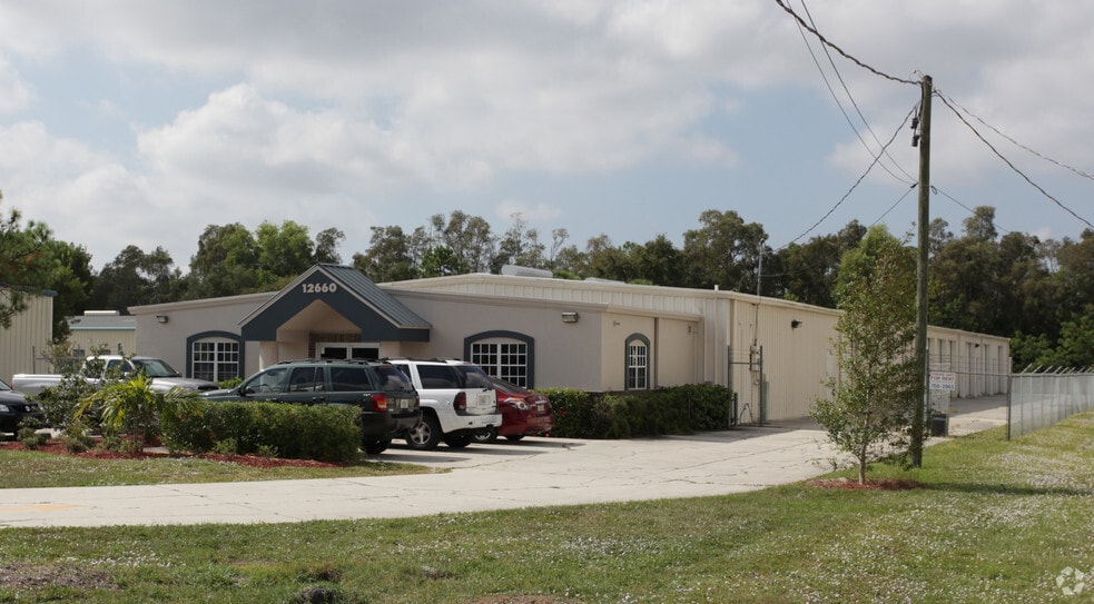 12660 Metro Pky, Fort Myers, FL à vendre - Photo du bâtiment - Image 2 de 11