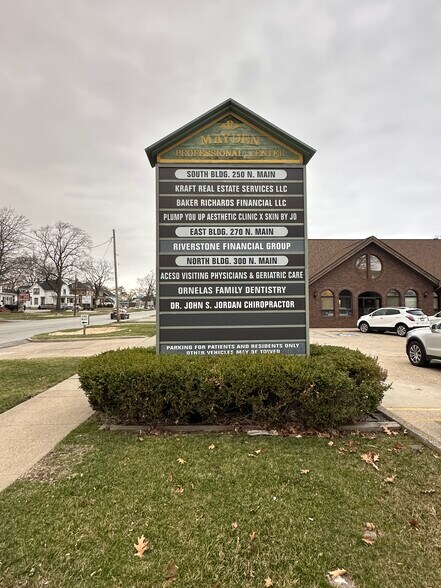 250 N Main St, Crown Point, IN à louer - Photo du bâtiment - Image 3 de 10