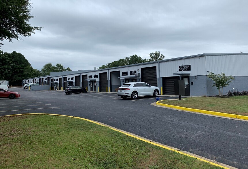 3365-3367 W Hospital Ave, Chamblee, GA à louer - Photo du bâtiment - Image 2 de 15