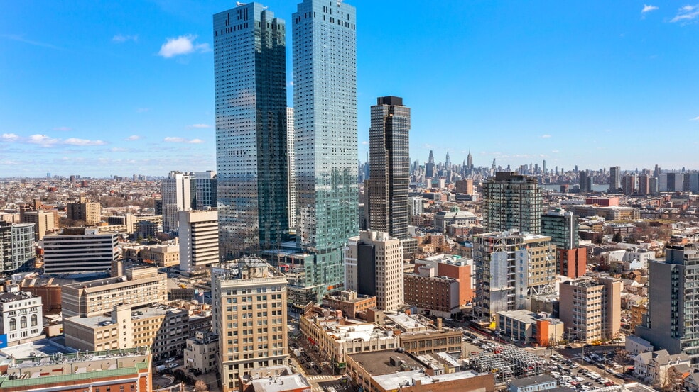 26 Journal Square, Jersey City, NJ for lease - Primary Photo - Image 2 of 33