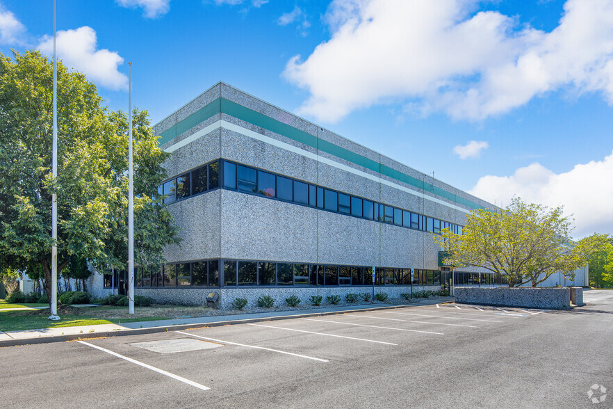 401 Industrial Way, Eatontown, NJ à vendre - Photo du bâtiment - Image 1 de 1