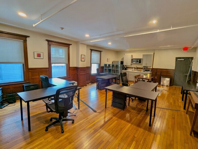 415 Elmwood Ave, Buffalo, NY for lease - Interior Photo - Image 2 of 9