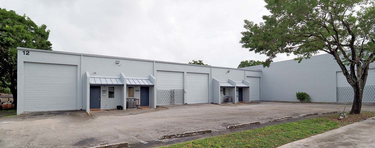 2696 NW 31st Ave, Lauderdale Lakes, FL for lease Building Photo- Image 1 of 2