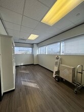 6243 Fairmont Pky, Pasadena, TX for lease Interior Photo- Image 1 of 4