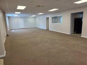 26943 Westwood Rd, Westlake, OH à louer Photo intérieure- Image 1 de 4