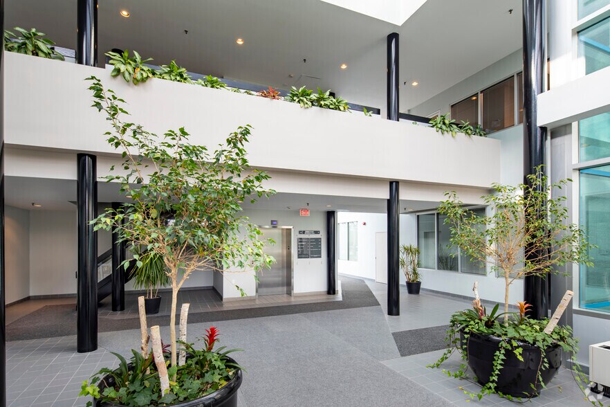 340 Ferrier St, Markham, ON à louer - Hall d’entrée - Image 3 de 9