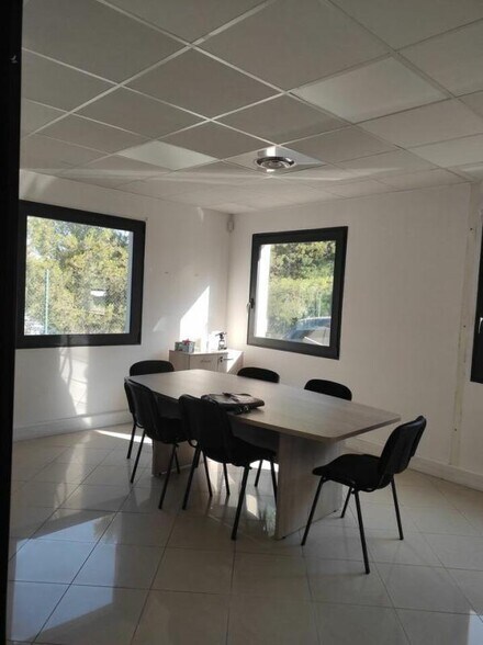 79 Bis Boulevard De L'Europe, Vitrolles for lease - Interior Photo - Image 2 of 4