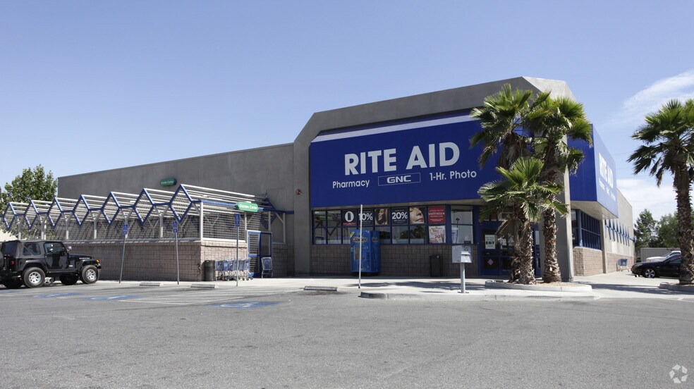 17441 Main St, Hesperia, CA à louer - Photo principale - Image 1 de 6