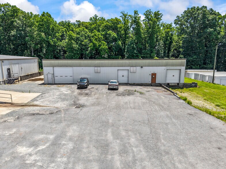 10490 N NC Highway 150, Clemmons, NC à louer - Photo du bâtiment - Image 2 de 17