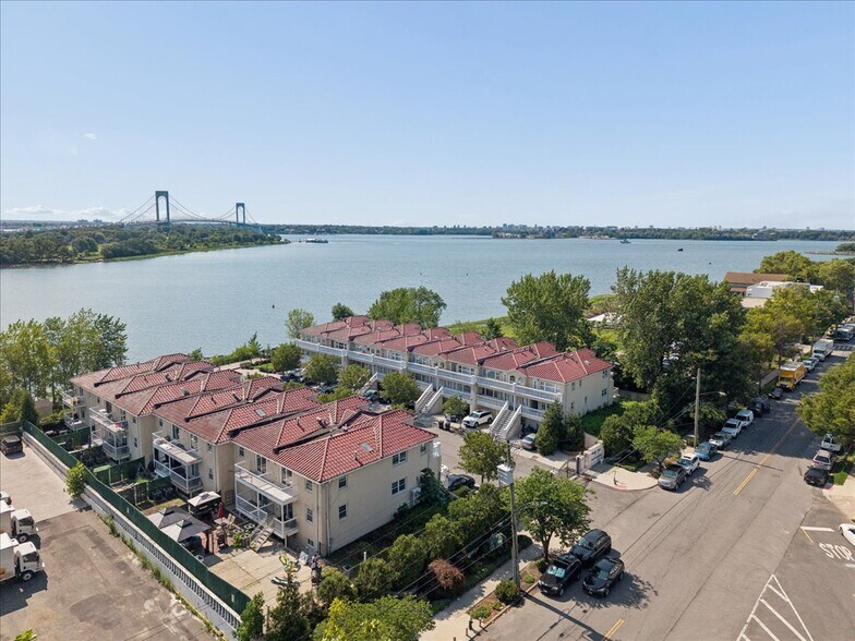 INVESTMENT- Zerega Ave portefeuille de 1 propriétés à vendre sur LoopNet.ca - Photo du bâtiment - Image 1 de 22
