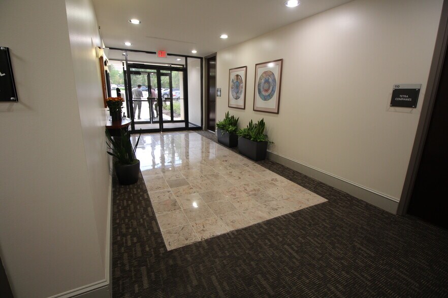 10875 Benson Dr, Overland Park, KS à louer - Photo intérieure - Image 3 de 8