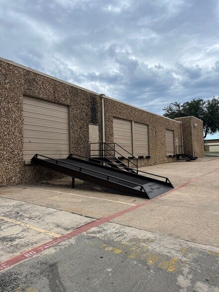 2401 Avenue J, Arlington, TX for sale - Building Photo - Image 2 of 15