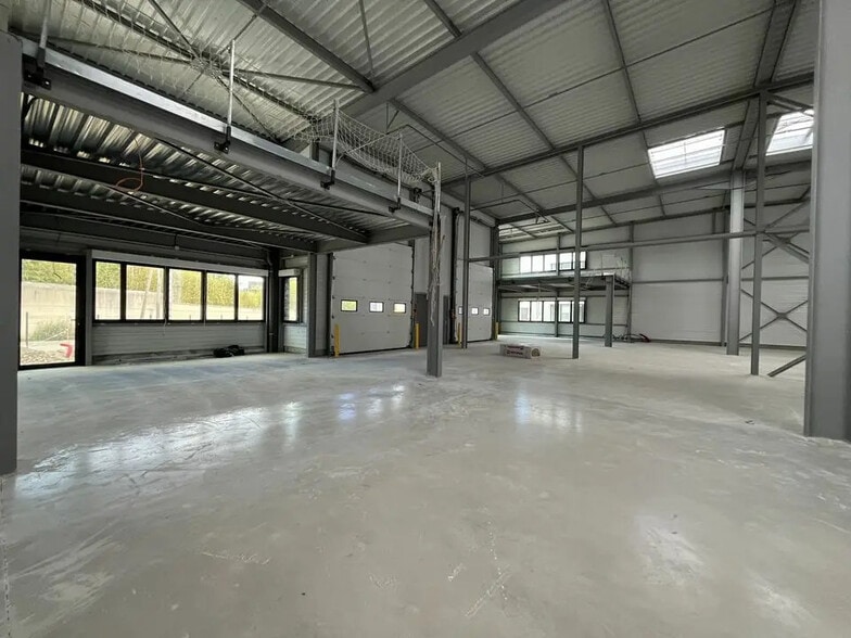 Office in OULLINS-PIERRE-BÉNITE for sale - Building Photo - Image 3 of 13