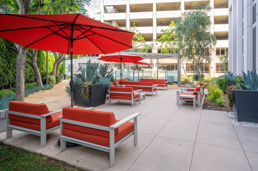 1551 N Tustin Ave, Santa Ana, CA à louer - Numérisation 3D de Matterport - Image 3 de 21