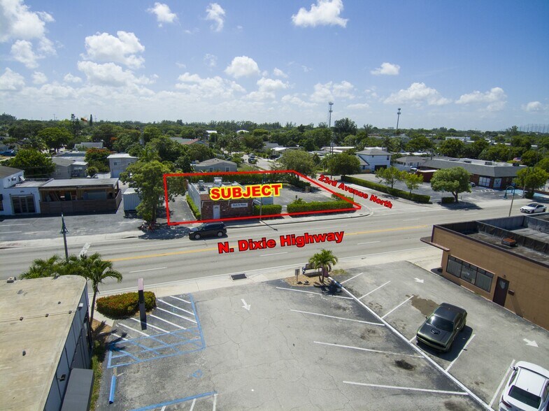 2211 N Dixie Hwy, Lake Worth, FL à vendre - Photo du bâtiment - Image 2 de 12