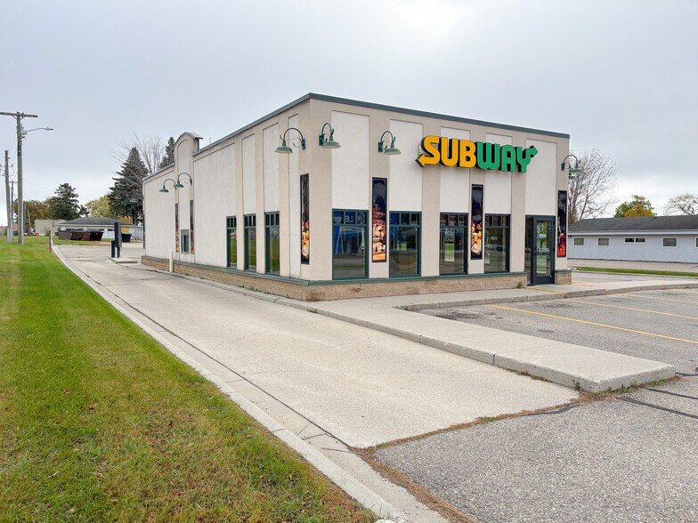 1109 Pebble Lake Rd, Fergus Falls, MN à vendre - Photo du bâtiment - Image 2 de 12