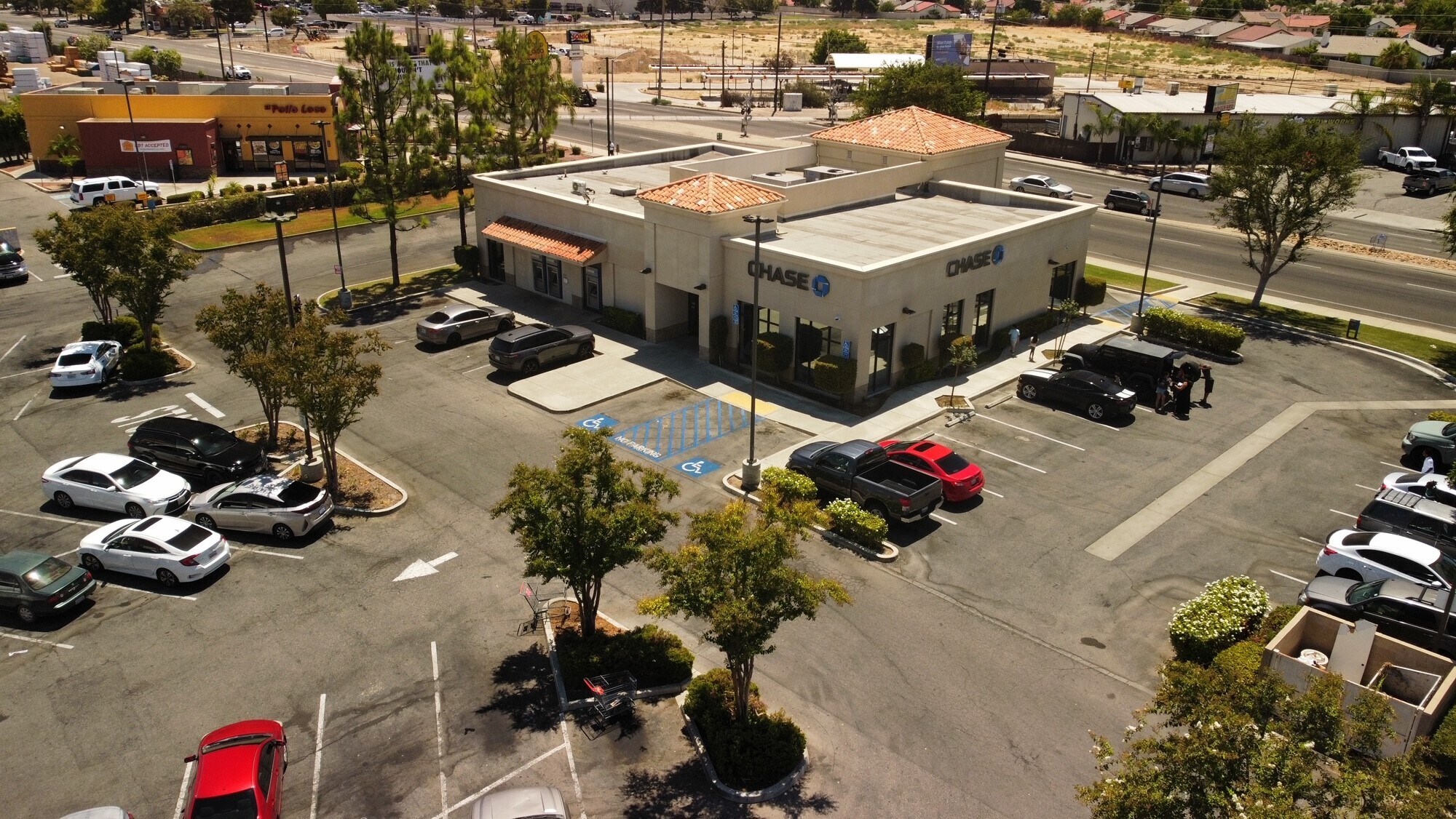 2050 White Ln, Bakersfield, CA à vendre Photo du bâtiment- Image 1 de 1