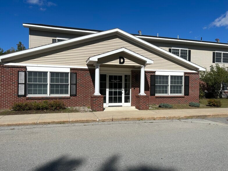 375 Bay Rd, Queensbury, NY à vendre - Photo du bâtiment - Image 3 de 39