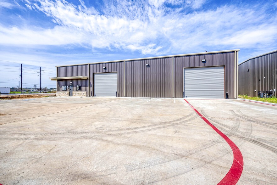 22820 Hufsmith Kohrville Rd, Tomball, TX for sale - Building Photo - Image 1 of 21