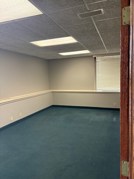 4021 Vernon Ave, Minneapolis, MN for lease - Interior Photo - Image 2 of 6