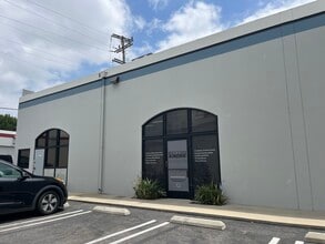 21110-21129 Osborne St, Canoga Park, CA for lease Interior Photo- Image 1 of 2
