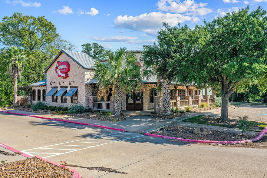 520 Harvey Rd, College Station, TX à louer - Photo du bâtiment - Image 2 de 10