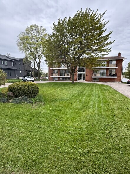 408 N Liberty St, Belleville, MI à vendre - Photo du bâtiment - Image 2 de 40