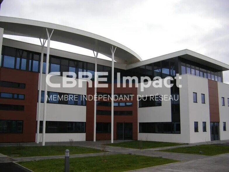 Office in Dijon for lease - Building Photo - Image 2 of 10