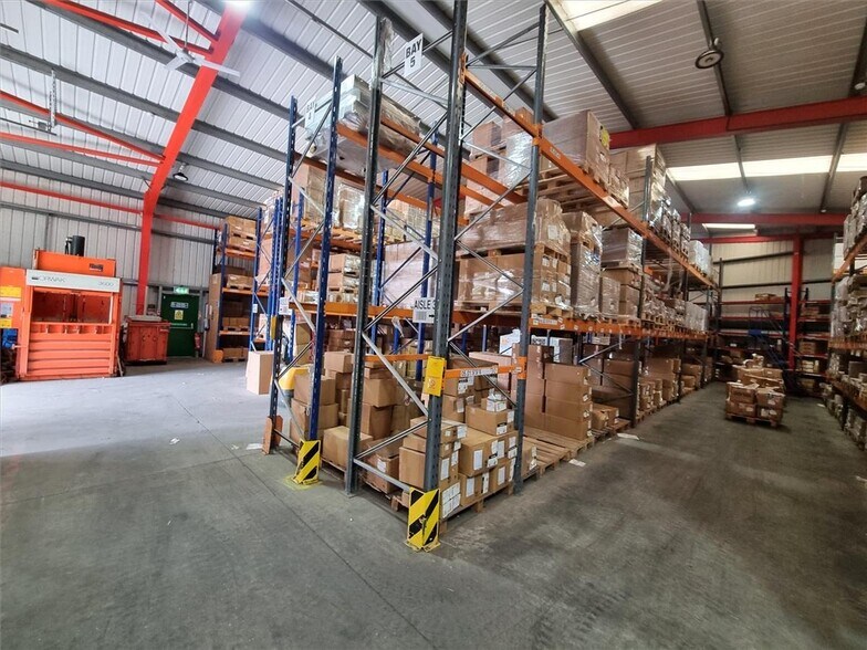 Charfield Rd, Kingswood for lease - Interior Photo - Image 3 of 7