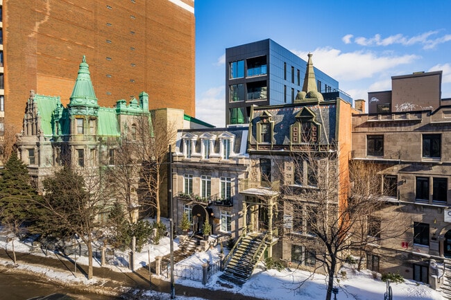 Plus de détails pour 430 Rue Sherbrooke E, Montréal, QC - Services hôteliers à vendre