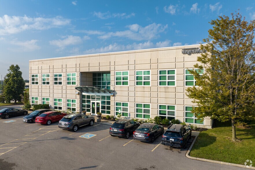 5180 Orbitor Dr, Mississauga, ON à louer - Photo du bâtiment - Image 2 de 4