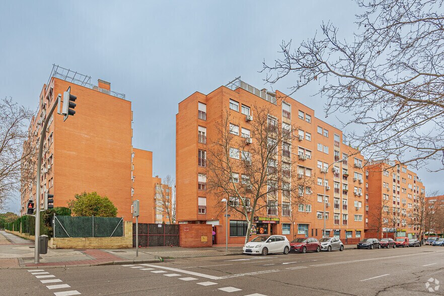 Immeuble residentiel dans Madrid, Madrid à vendre - Photo du bâtiment - Image 2 de 2