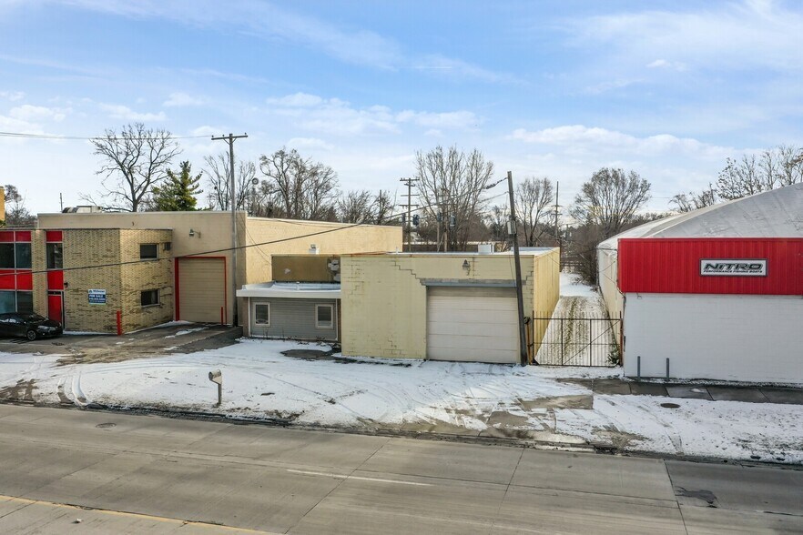 73 W Walton Blvd, Pontiac, MI à vendre - Photo du bâtiment - Image 2 de 21