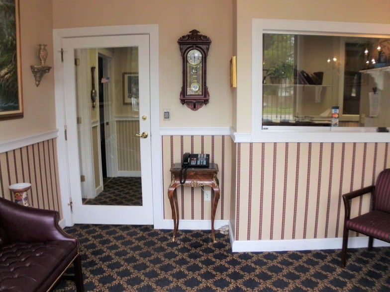 950 Jericho Tpke, Westbury, NY à vendre - Photo intérieure - Image 3 de 20