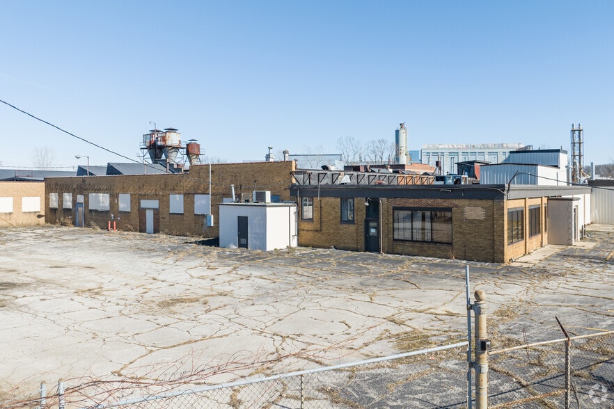 1160 Treat St, Adrian, MI for lease - Building Photo - Image 3 of 7