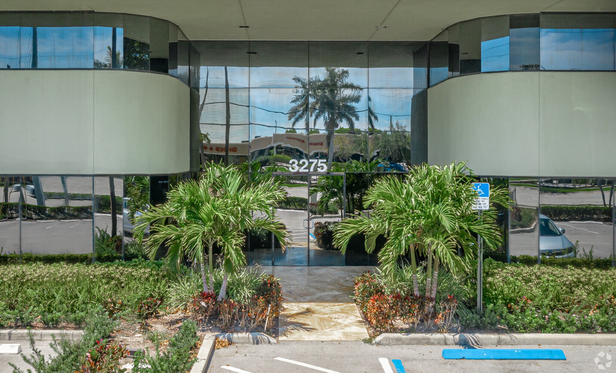 3275 W Hillsboro Blvd, Deerfield Beach, FL à louer Photo du bâtiment- Image 1 de 13