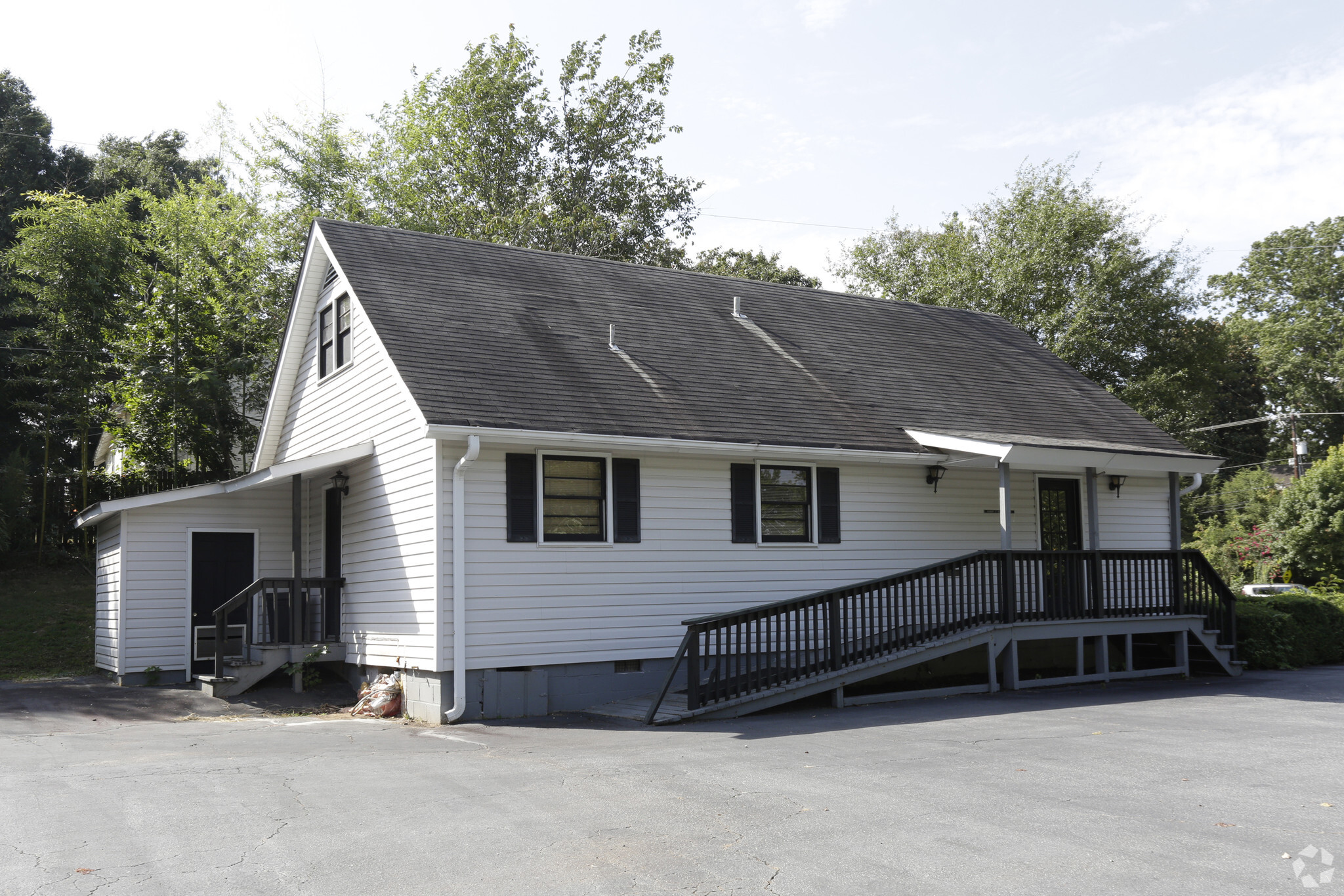 2728 Poinsett Hwy, Greenville, SC for lease Primary Photo- Image 1 of 3