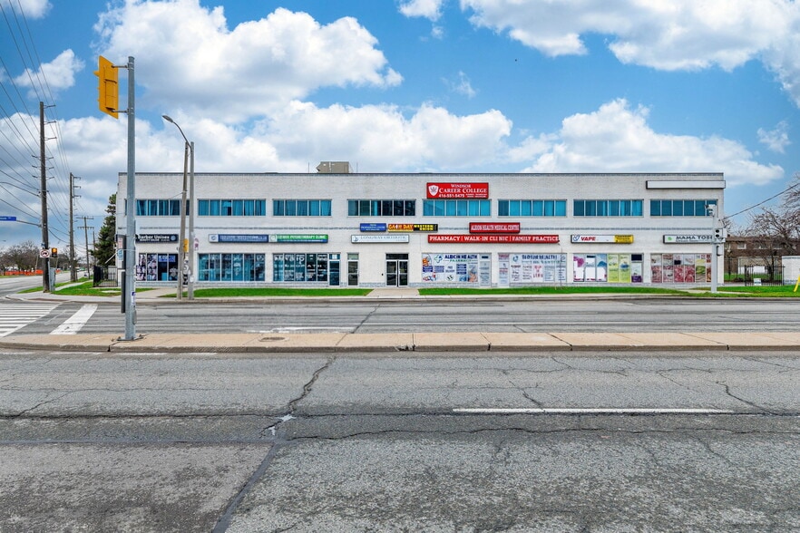 1625 Albion Rd, Toronto, ON à vendre - Photo du bâtiment - Image 1 de 89