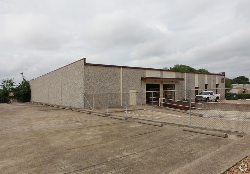 4304 N Beltwood Pky, Farmers Branch, TX à louer - Photo du bâtiment - Image 2 de 5
