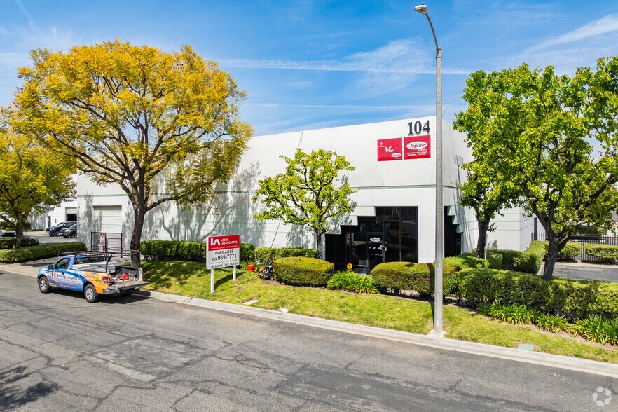 104 Exchange Pl, Pomona, CA à louer - Photo principale - Image 1 de 19