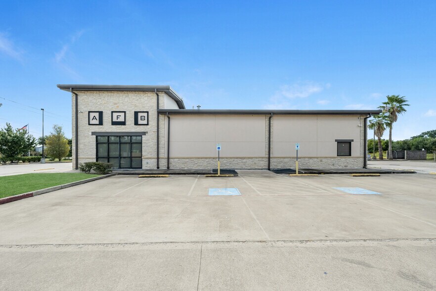 3326 Watters Rd, Pasadena, TX à vendre - Photo du bâtiment - Image 2 de 34