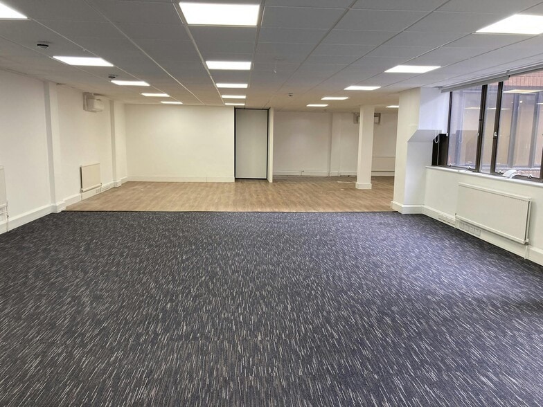 Buckingham St, Aylesbury for lease - Building Photo - Image 2 of 17